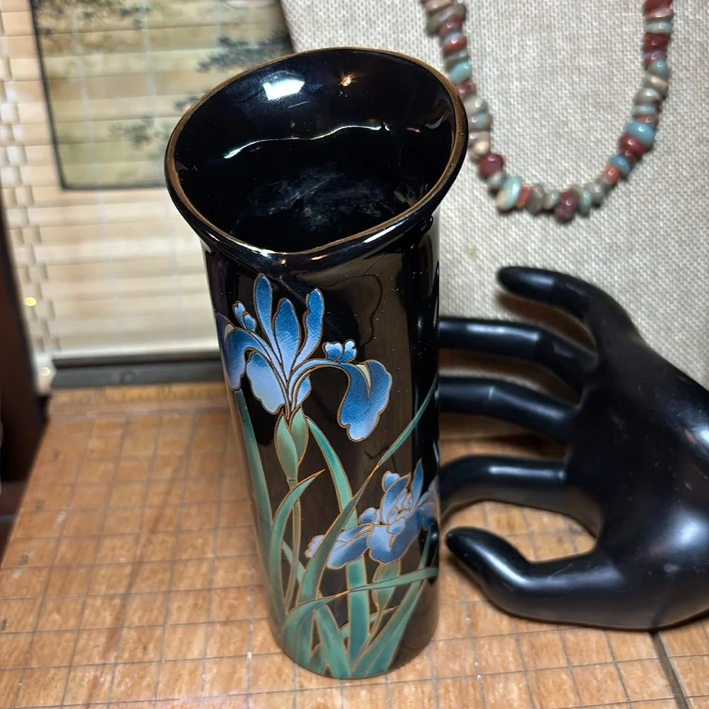 Black Onyx San Francisco Black Ceramic Vase w Blue Iris Design GUC 6”Hx2 5/8”D - Picture 10 of 17